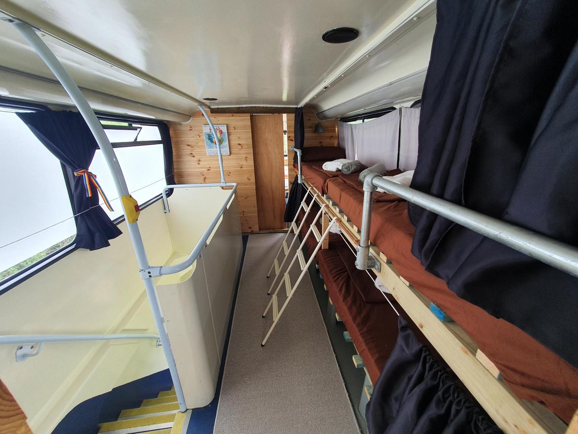 Double Decker Bus On An Alpaca Farm Sleeps 8, 5 Mins Drive To Dartmoor Holiday home Bovey Tracey