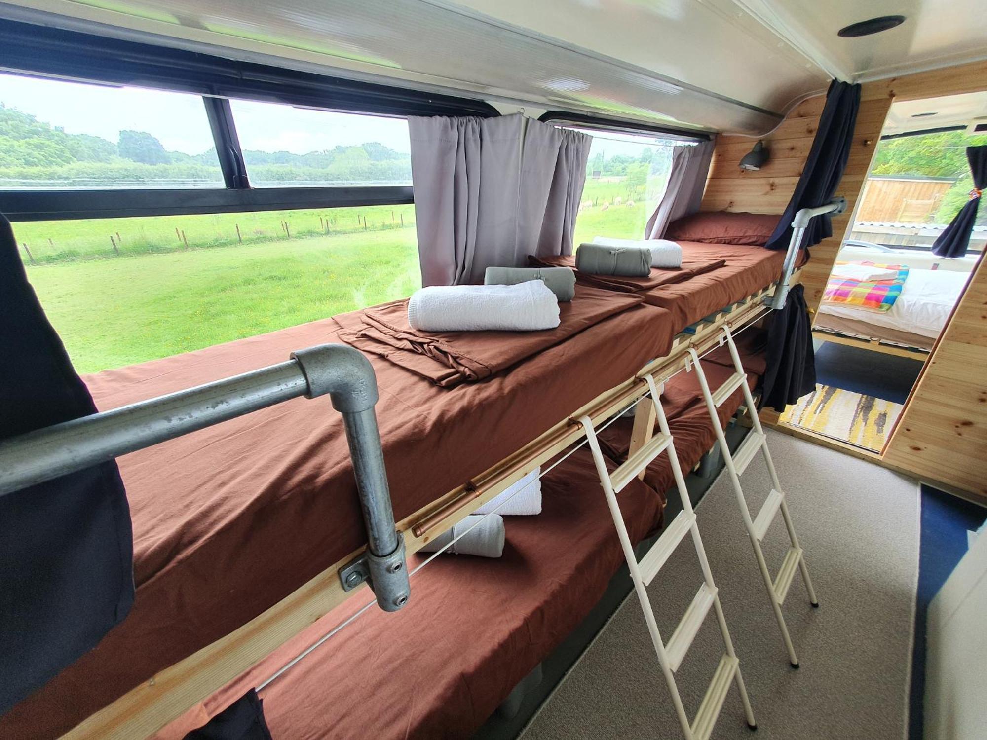 Double Decker Bus On An Alpaca Farm Sleeps 8, 5 Mins Drive To Dartmoor Bovey Tracey