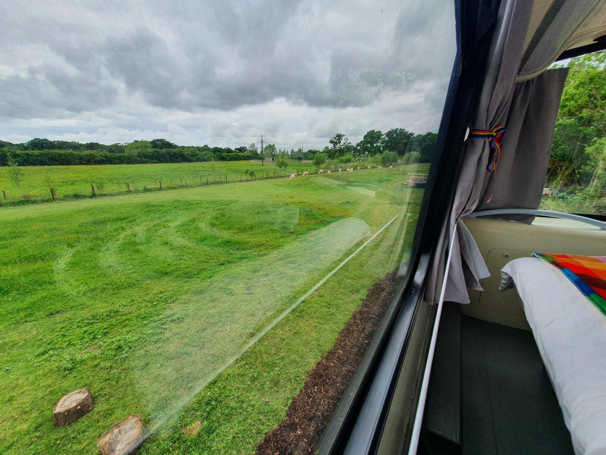 Double Decker Bus On An Alpaca Farm Sleeps 8, 5 Mins Drive To Dartmoor Holiday home