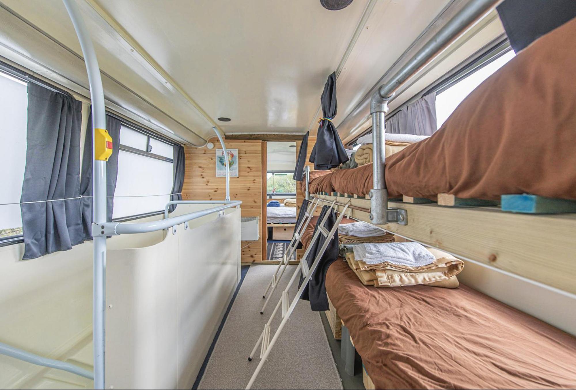 Double Decker Bus On An Alpaca Farm Sleeps 8, 5 Mins Drive To Dartmoor Bovey Tracey
