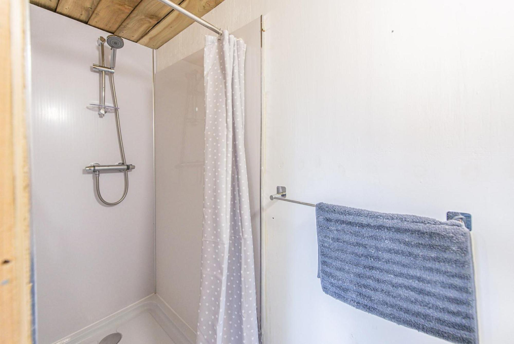 Double Decker Bus On An Alpaca Farm Sleeps 8, 5 Mins Drive To Dartmoor Holiday home *