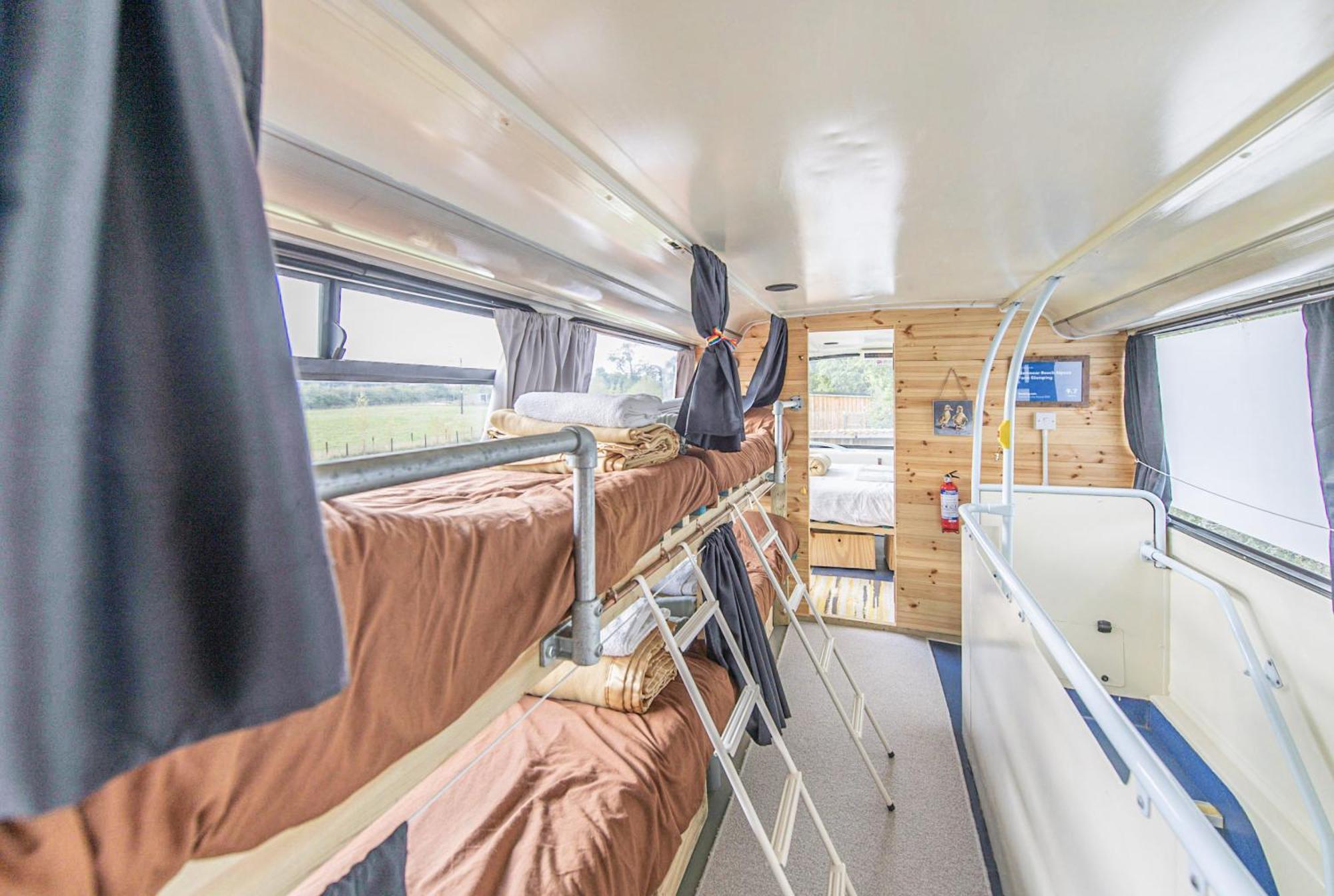 Double Decker Bus On An Alpaca Farm Sleeps 8, 5 Mins Drive To Dartmoor Holiday home Bovey Tracey
