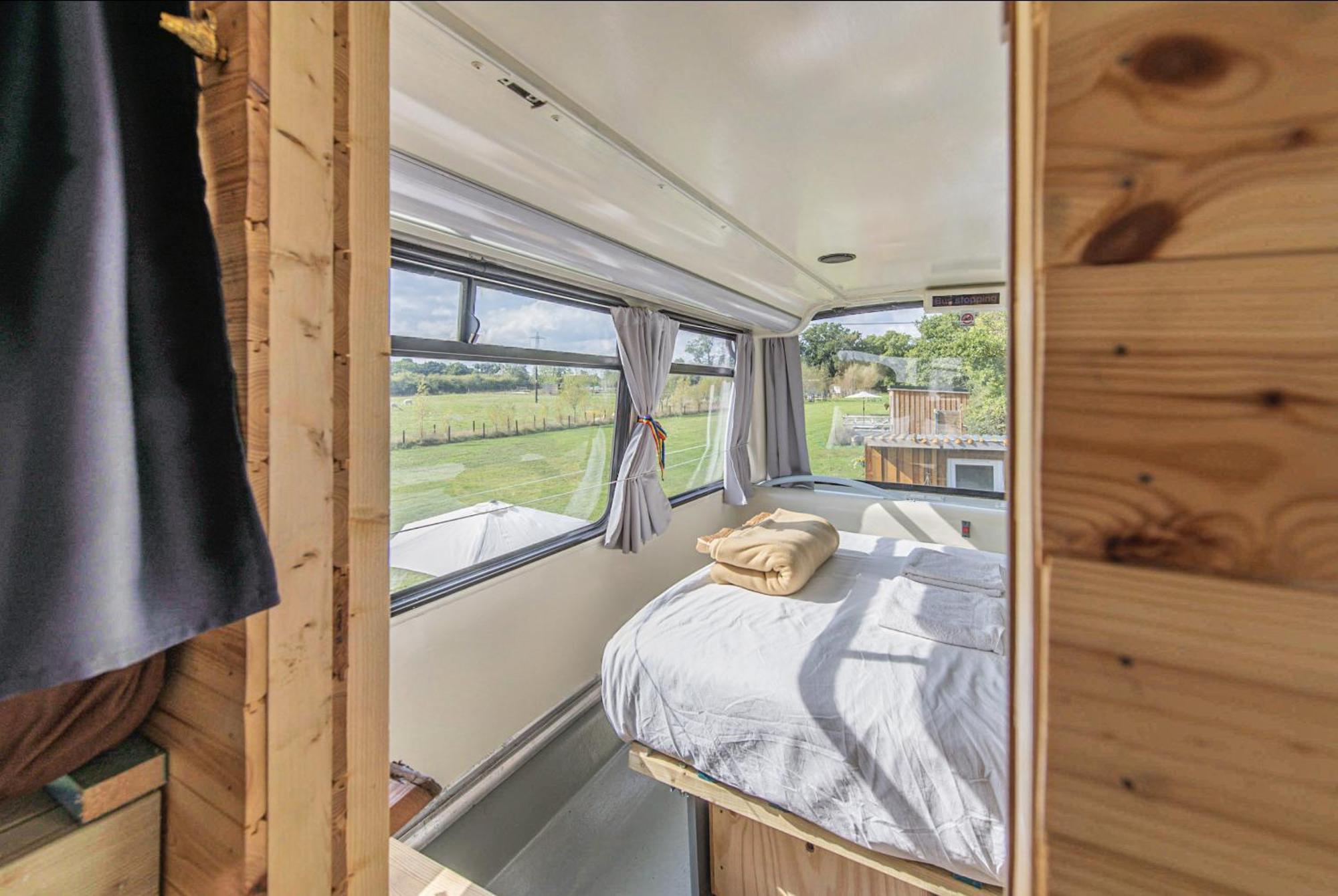 Double Decker Bus On An Alpaca Farm Sleeps 8, 5 Mins Drive To Dartmoor