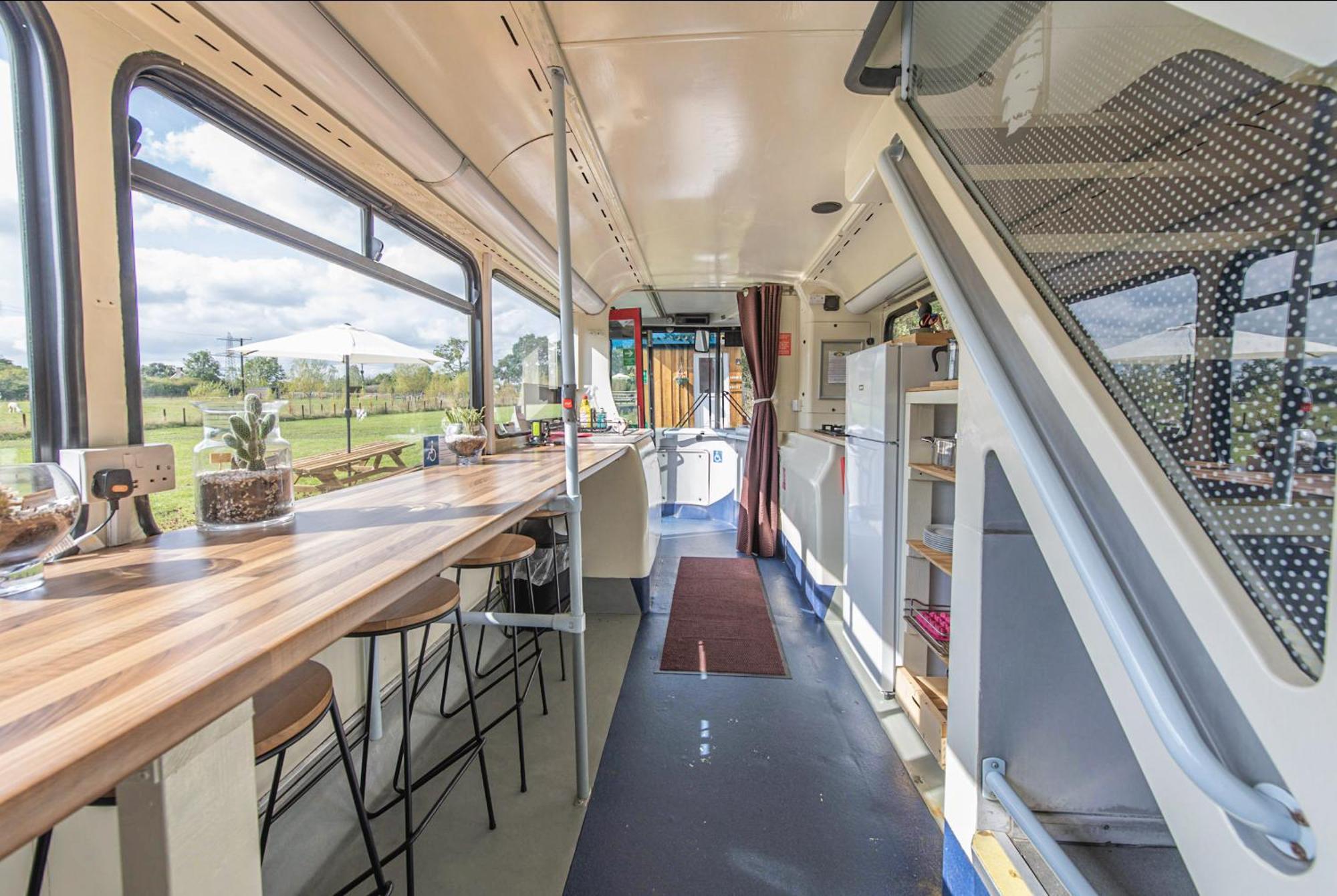 Double Decker Bus On An Alpaca Farm Sleeps 8, 5 Mins Drive To Dartmoor Holiday home