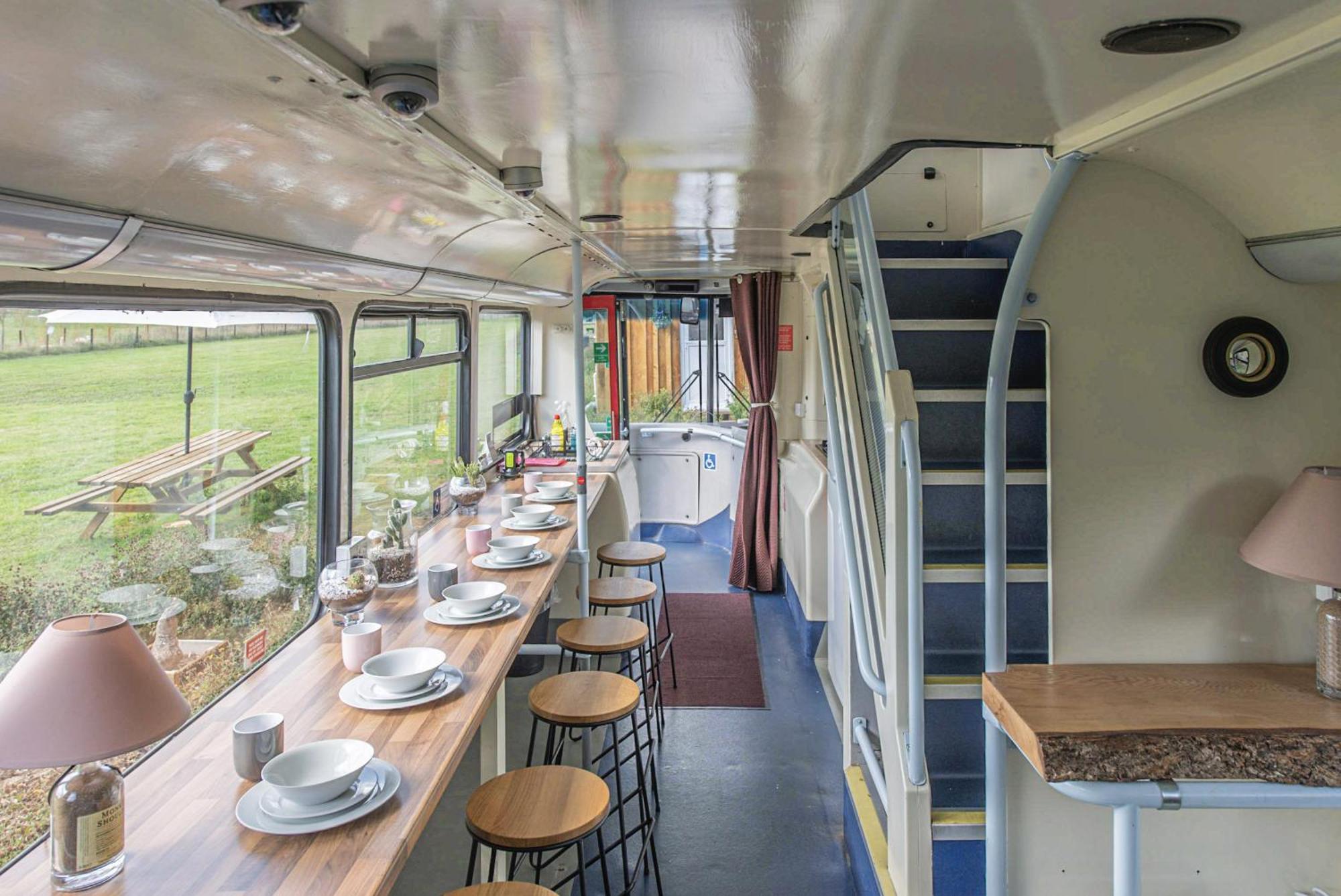 Double Decker Bus On An Alpaca Farm Sleeps 8, 5 Mins Drive To Dartmoor Holiday home