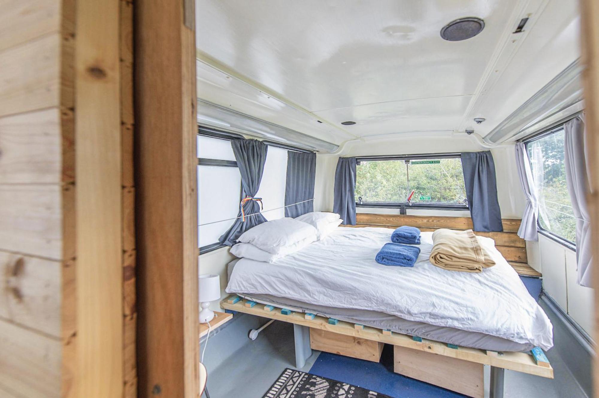 Double Decker Bus On An Alpaca Farm Sleeps 8, 5 Mins Drive To Dartmoor *