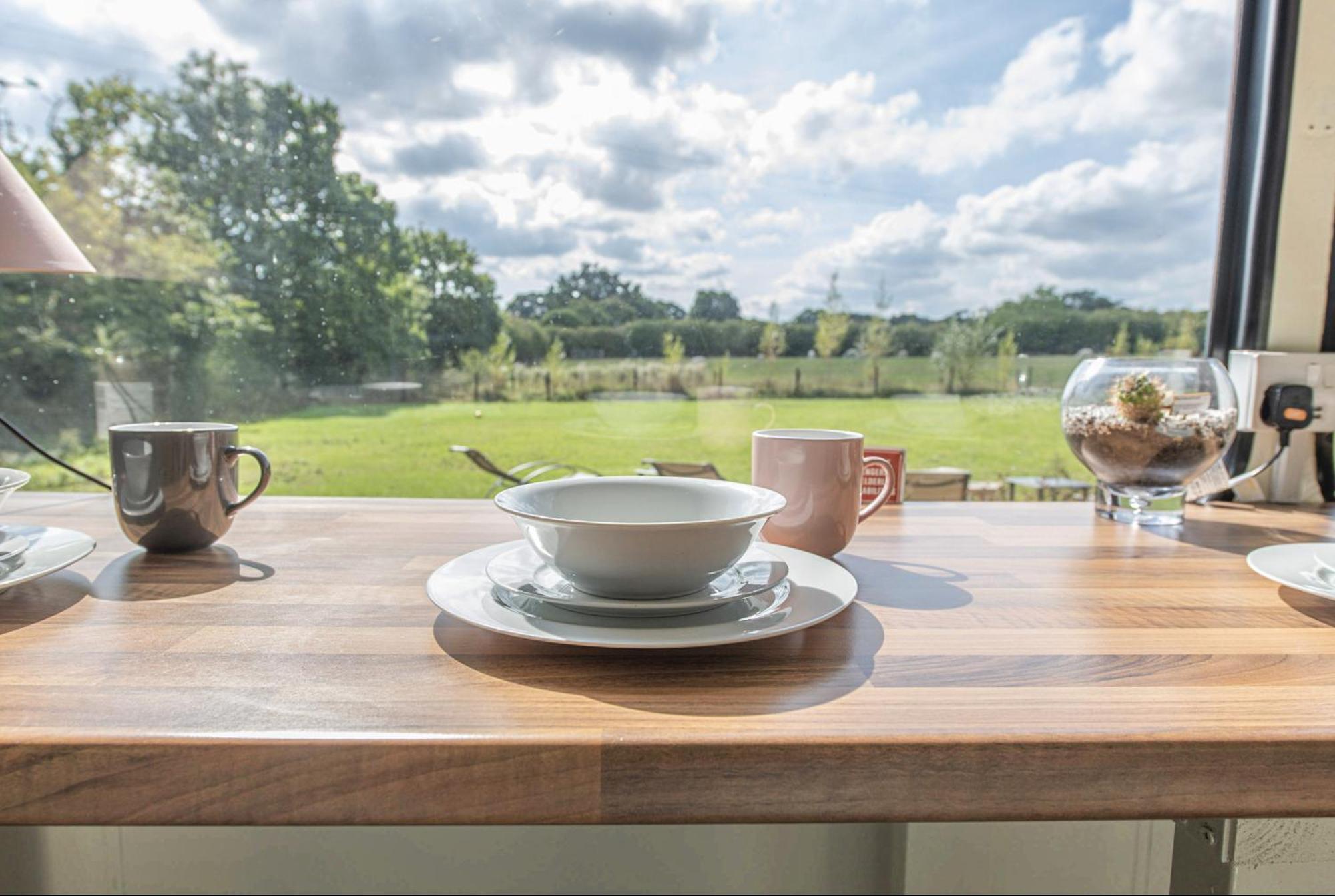 Double Decker Bus On An Alpaca Farm Sleeps 8, 5 Mins Drive To Dartmoor Bovey Tracey
