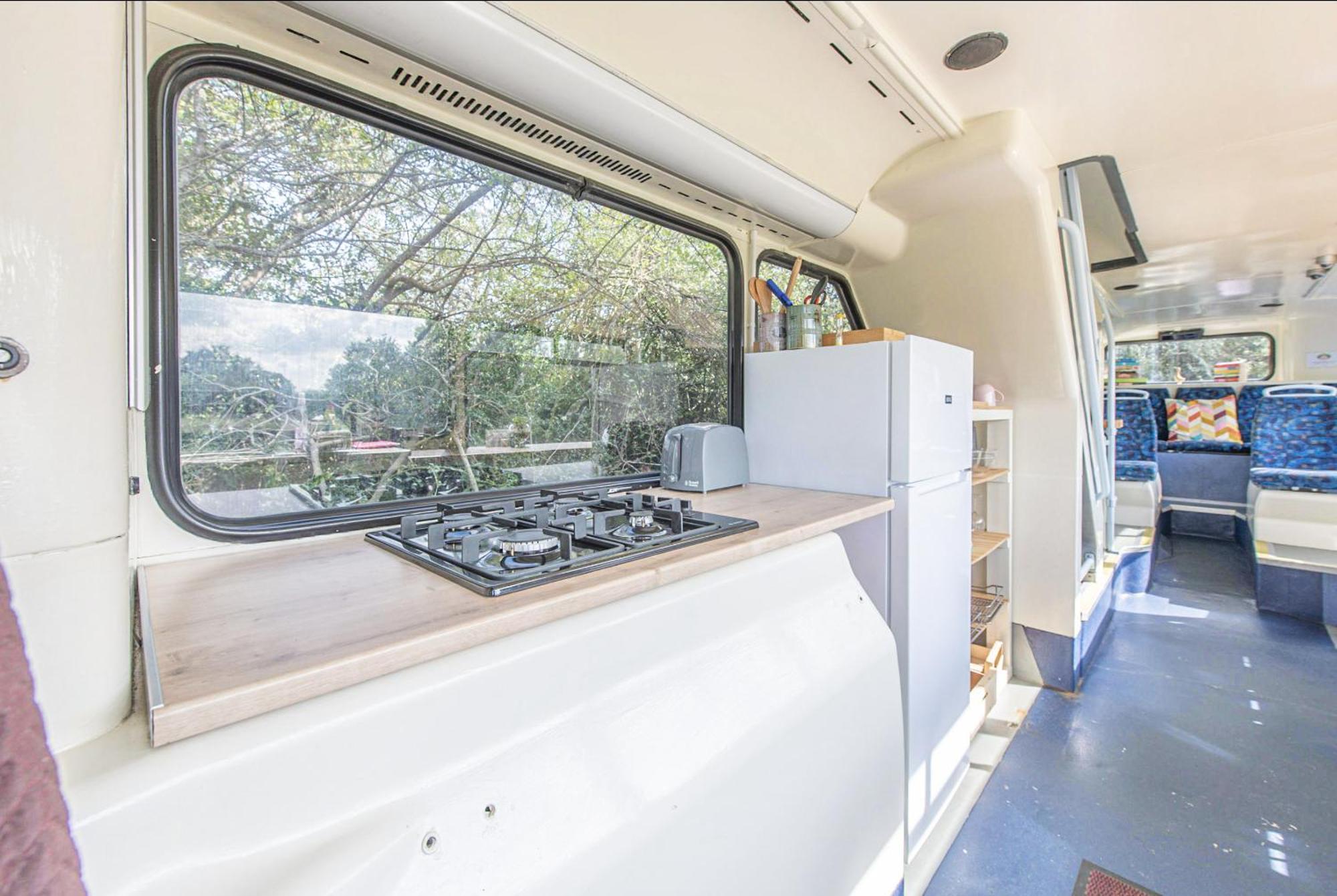 Double Decker Bus On An Alpaca Farm Sleeps 8, 5 Mins Drive To Dartmoor * Bovey Tracey