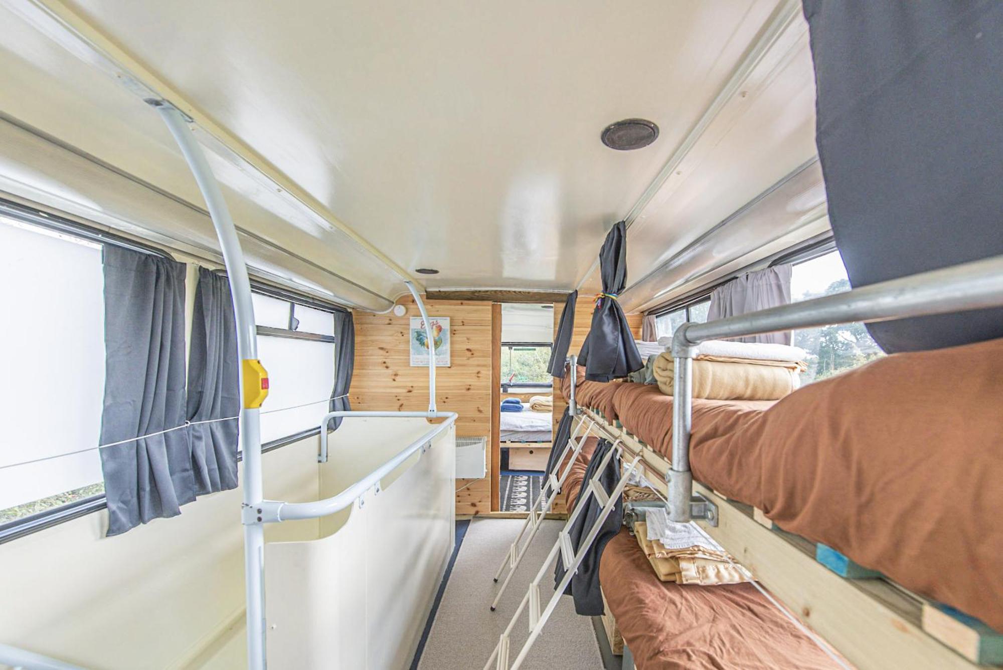 Double Decker Bus On An Alpaca Farm Sleeps 8, 5 Mins Drive To Dartmoor