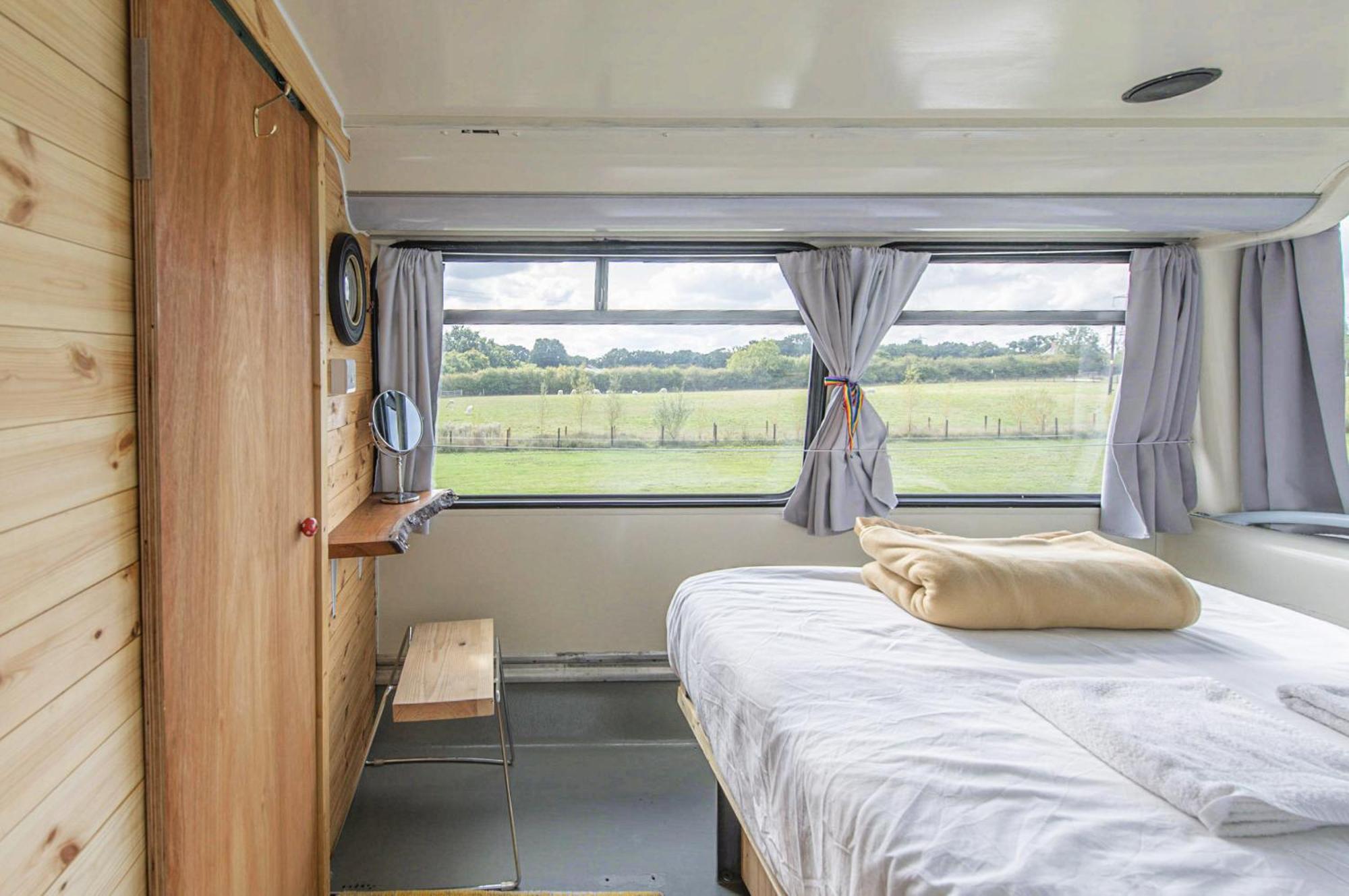 Holiday home Double Decker Bus On An Alpaca Farm Sleeps 8, 5 Mins Drive To Dartmoor