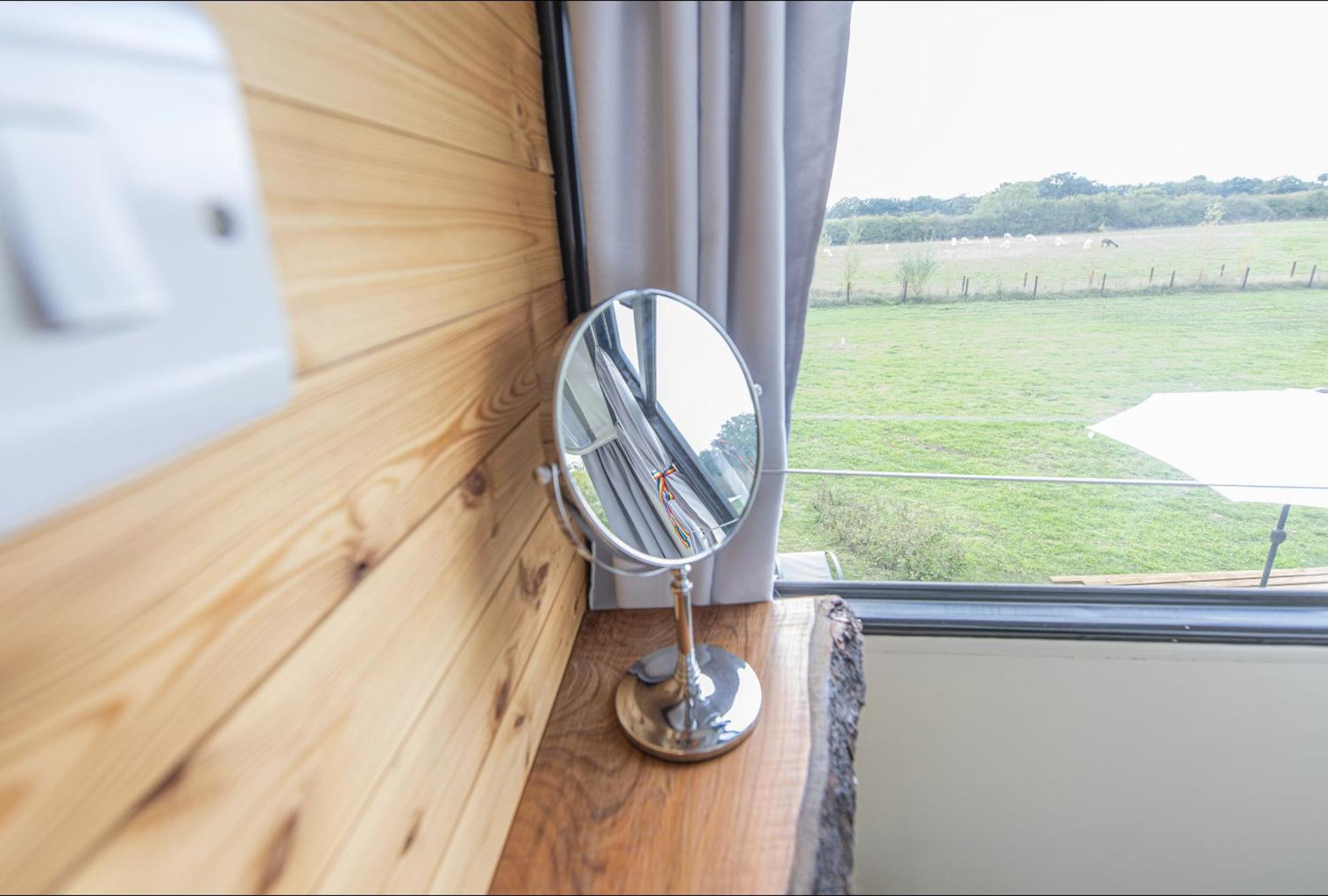 Holiday home Double Decker Bus On An Alpaca Farm Sleeps 8, 5 Mins Drive To Dartmoor Bovey Tracey