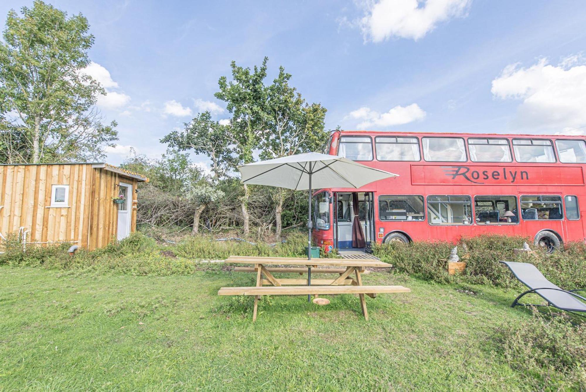 Double Decker Bus On An Alpaca Farm Sleeps 8, 5 Mins Drive To Dartmoor Holiday home *